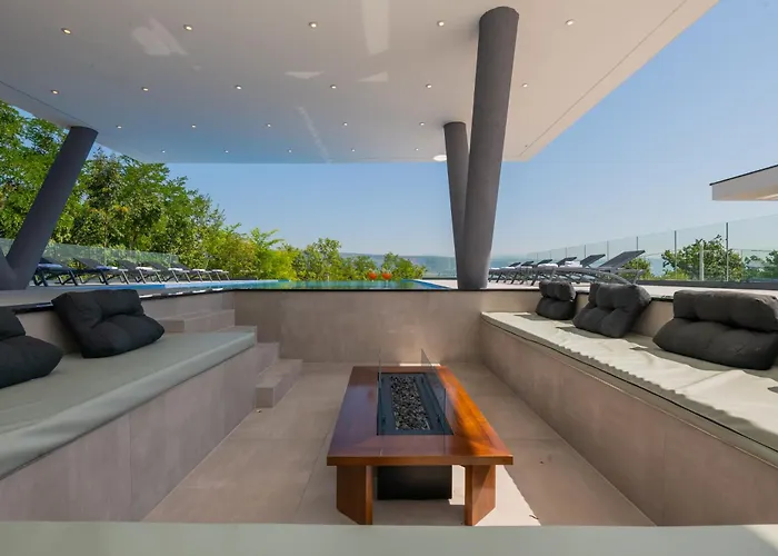 Aqualandia For 20 People