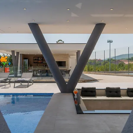 Villa Aqualandia For 20 People Grubine
