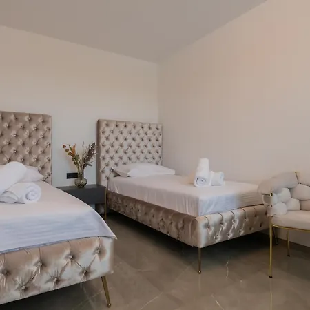 Villa Aqualandia For 20 People Grubine