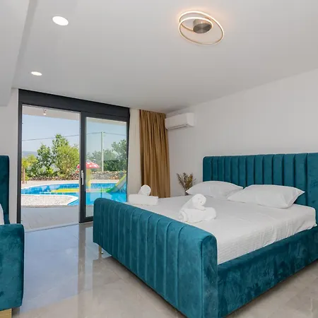 Aqualandia For 20 People *
